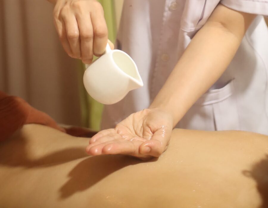 Masaje relajante con aceites esenciales en Mantra Thai Massage Barcelona