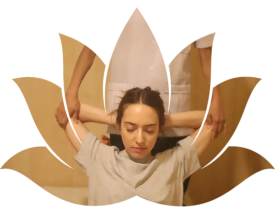 Massatge thai tradicional amb estiraments assistits a Mantra Thai Massage Barcelona